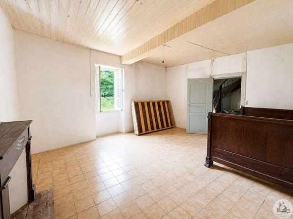 Maison à rénover avec dépendances.