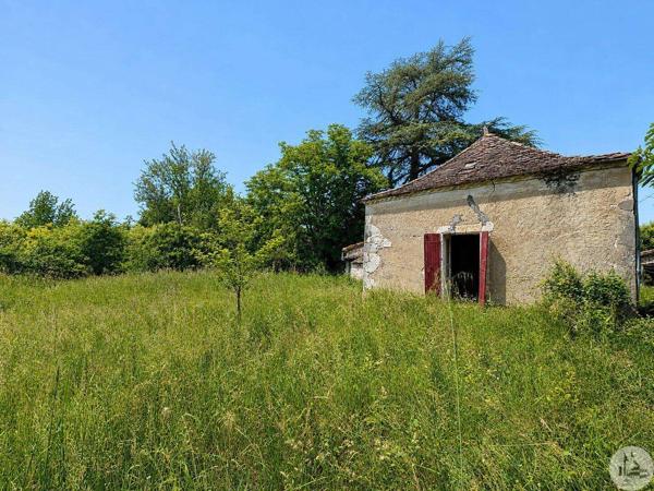 Maison à rénover avec dépendances.