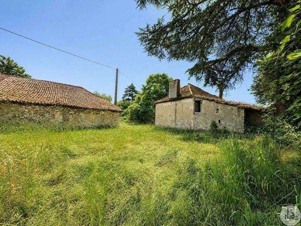 Maison à rénover avec dépendances.
