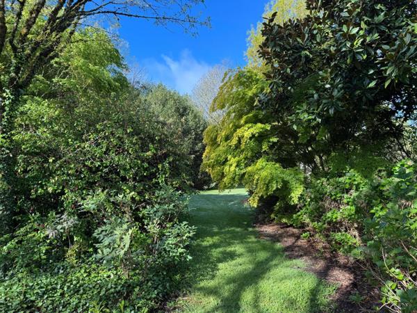 Propriété rénovée dans les règles de l'art, sur 1,3 Ha.