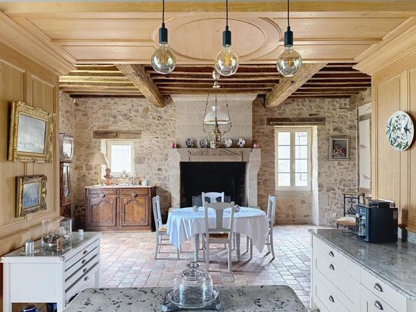 Propriété rénovée dans les règles de l'art, sur 1,3 Ha.