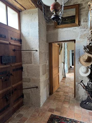 Propriété rénovée dans les règles de l'art, sur 1,3 Ha.