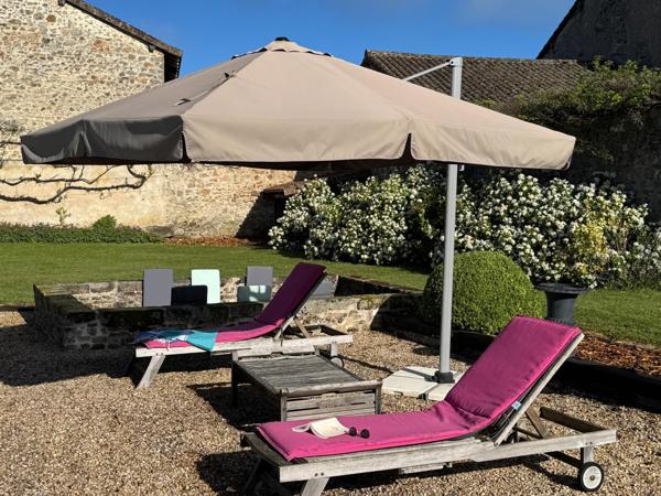 Propriété rénovée dans les règles de l'art, sur 1,3 Ha.