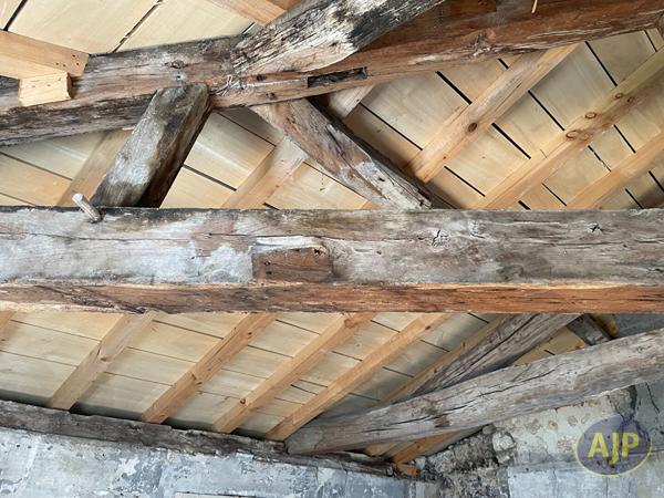 Immeuble à vendre Saintes : 125 m2 à 149 000€ - AJP Immobilier Saintes