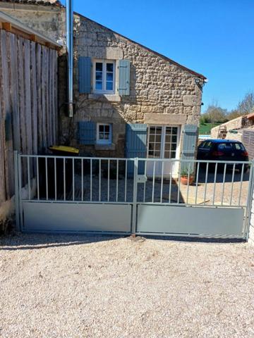 Maison 3 chambres, terrain dépendances et piscine