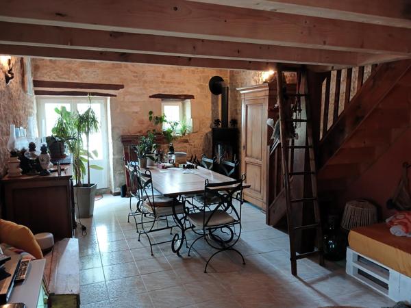 Maison 3 chambres, terrain dépendances et piscine