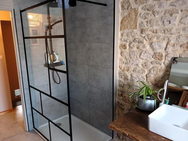 Maison 3 chambres, terrain dépendances et piscine