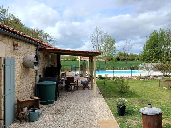 Maison 3 chambres, terrain dépendances et piscine