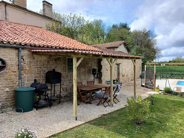 Maison 3 chambres, terrain dépendances et piscine