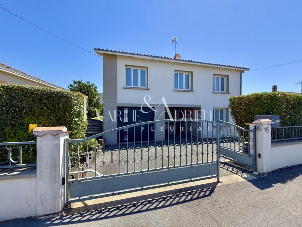 Maison 4 chambres, garage, jardin et piscine