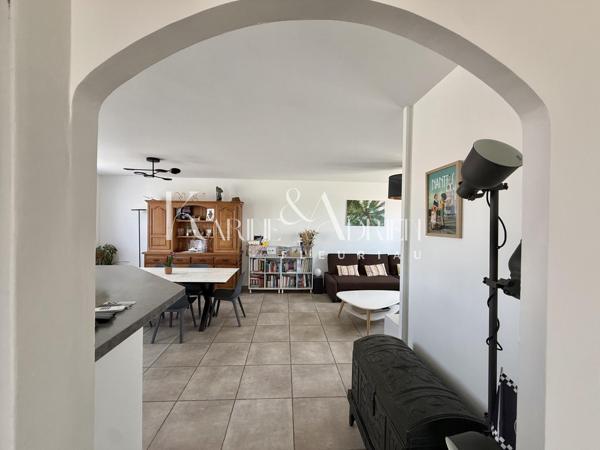 Maison 4 chambres, garage, jardin et piscine
