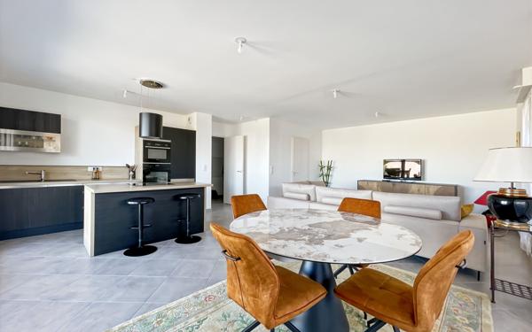 Appartement à vendre    3 pièces • 86,30 m2 Fréjus