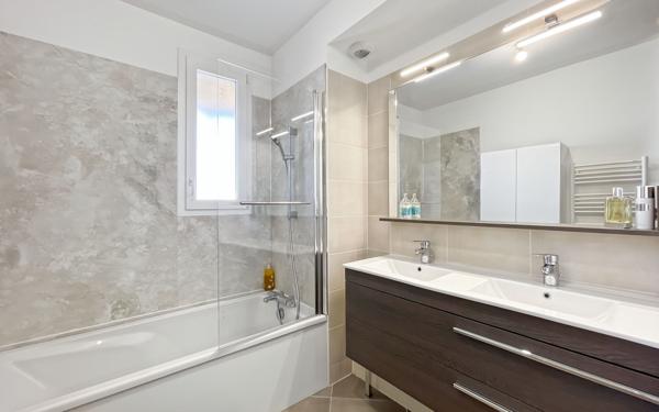 Appartement à vendre    3 pièces • 86,30 m2 Fréjus