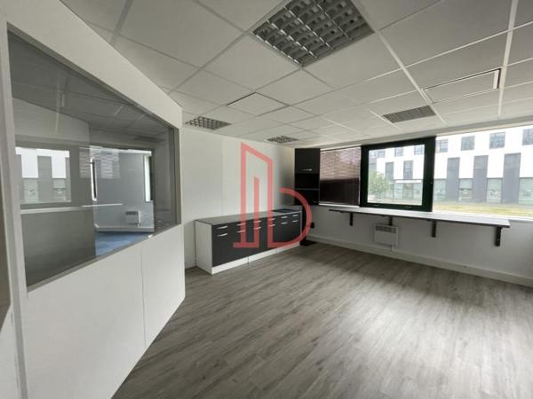 Bureau de 360 m² à louer à Bordeaux Lac - Bruges