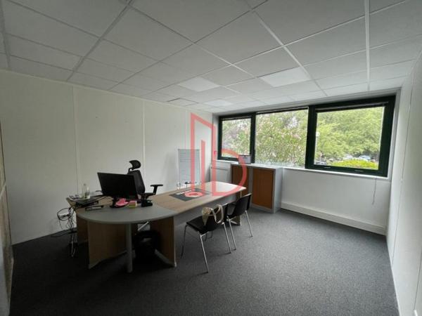 Bureau de 360 m² à louer à Bordeaux Lac - Bruges