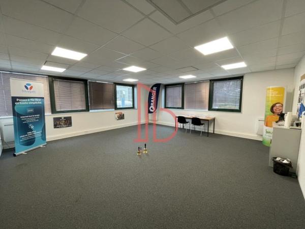 Bureau de 360 m² à louer à Bordeaux Lac - Bruges