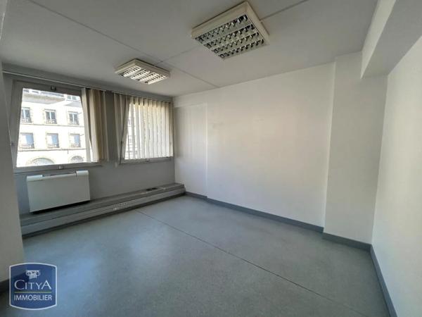 Vente local commercial 836m²