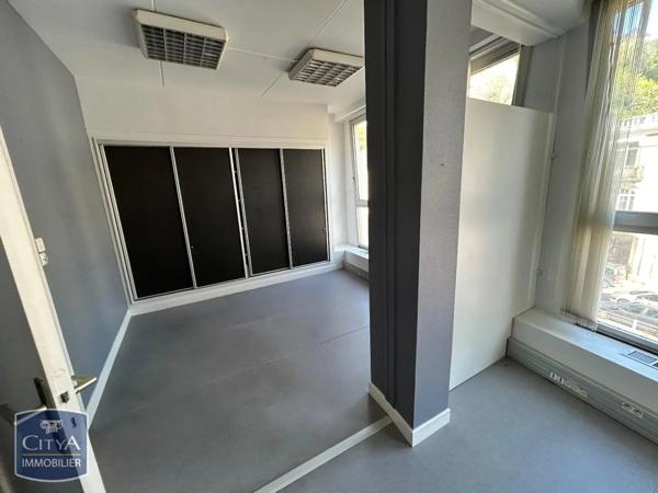 Vente local commercial 836m²