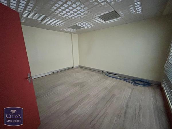 Vente local commercial 836m²