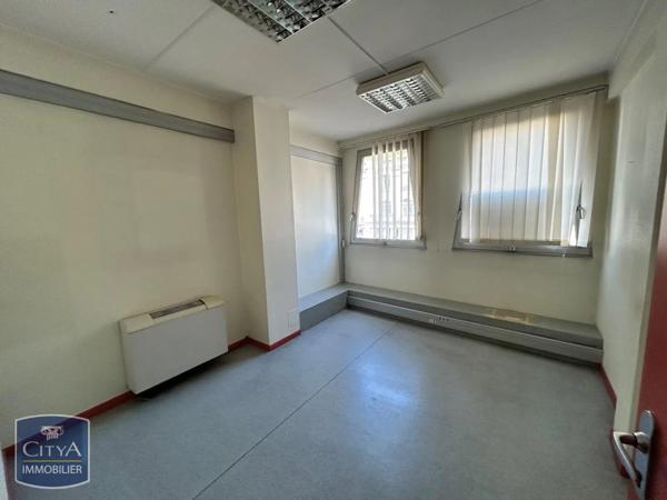 Vente local commercial 836m²