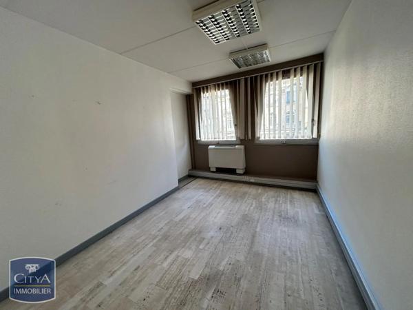 Vente local commercial 836m²