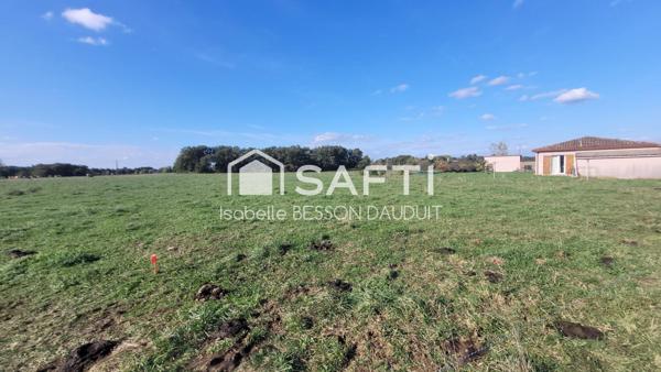 TERRAIN PLAT A BATIR 1616M²