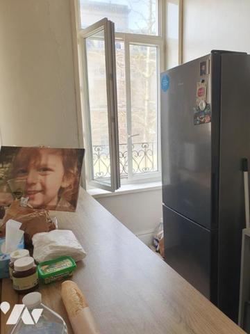 IMMEUBLE avec RDC COMMERCIAL LIBRE et 2 logements loués