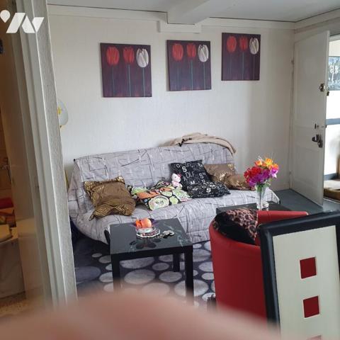 IMMEUBLE avec RDC COMMERCIAL LIBRE et 2 logements loués