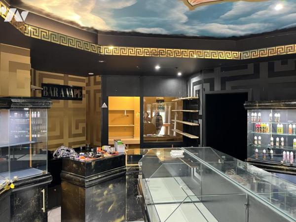 IMMEUBLE avec RDC COMMERCIAL LIBRE et 2 logements loués