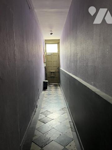 IMMEUBLE avec RDC COMMERCIAL LIBRE et 2 logements loués