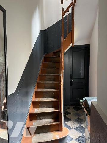 IMMEUBLE avec RDC COMMERCIAL LIBRE et 2 logements loués