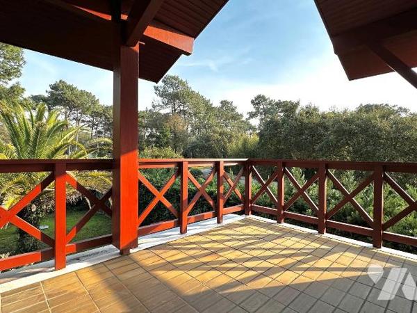 Appartement T2 à Vendre à CAPBRETON (40130)

Charmant appartement de 57,33 m² situé à Capbret...