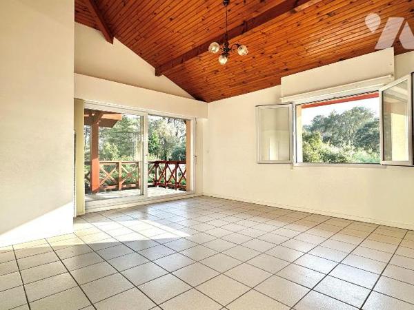 Appartement T2 à Vendre à CAPBRETON (40130)

Charmant appartement de 57,33 m² situé à Capbret...