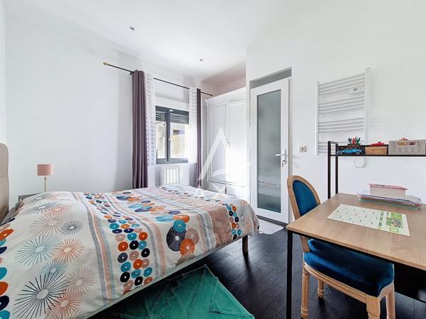 Maison familiale récente 2023  Plus de 220 m²  4 chambres  À moins de 10 minutes de Beauvais