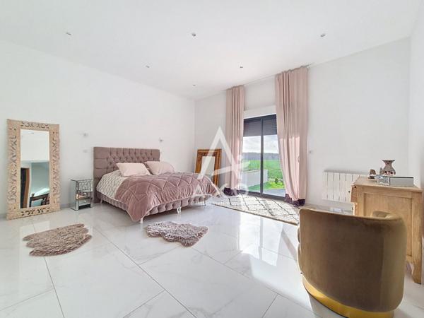 Maison familiale récente 2023  Plus de 220 m²  4 chambres  À moins de 10 minutes de Beauvais