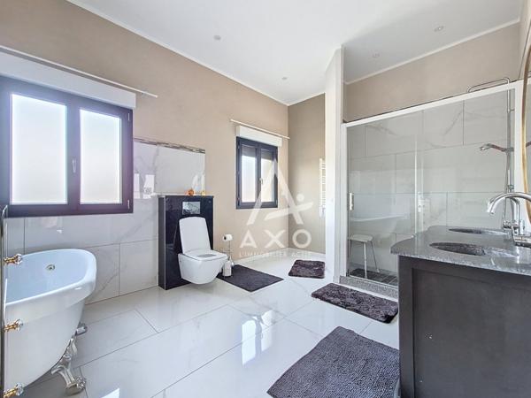 Maison familiale récente 2023  Plus de 220 m²  4 chambres  À moins de 10 minutes de Beauvais