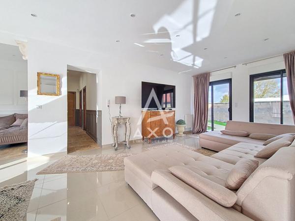 Maison familiale récente 2023  Plus de 220 m²  4 chambres  À moins de 10 minutes de Beauvais