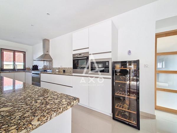 Maison familiale récente 2023  Plus de 220 m²  4 chambres  À moins de 10 minutes de Beauvais