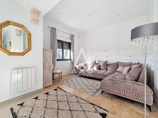 Maison familiale récente 2023  Plus de 220 m²  4 chambres  À moins de 10 minutes de Beauvais