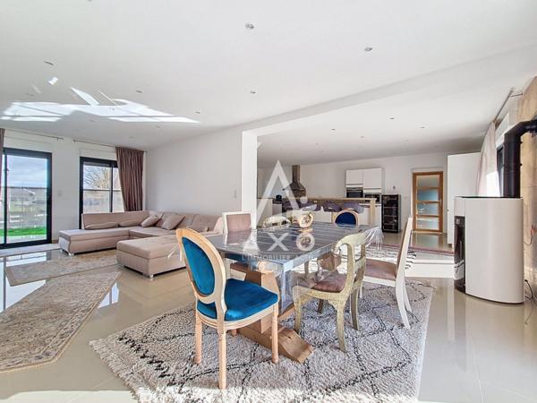 Maison familiale récente 2023  Plus de 220 m²  4 chambres  À moins de 10 minutes de Beauvais