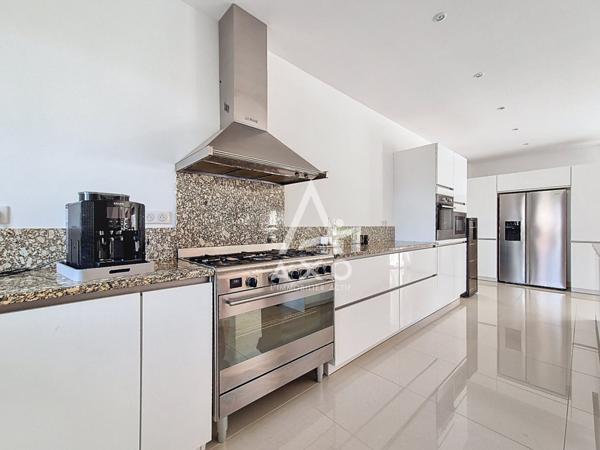 Maison familiale récente 2023  Plus de 220 m²  4 chambres  À moins de 10 minutes de Beauvais