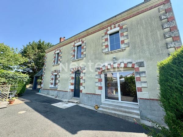 A vendre - Maison de caractère - 176 m² - 4 chambres - jardin clos - Proche Doué-en-Anjou - D6087
