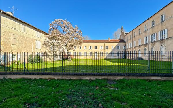 Appartement à vendre    4 pièces • 137,56 m2 Périgueux