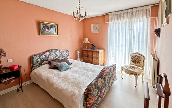 Appartement à vendre    4 pièces • 137,56 m2 Périgueux