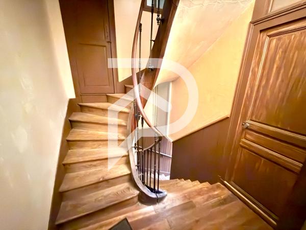 Immeuble 7 pièces 301.94 m2