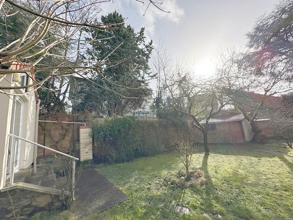 CHAVILLE - Parc Fourchon - Agréable maison de 7 pièces, 4 chambres, et jardin verdoyant €819 000 ** - Référence 647-C