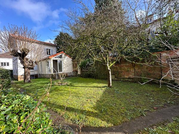 CHAVILLE - Parc Fourchon - Agréable maison de 7 pièces, 4 chambres, et jardin verdoyant €819 000 ** - Référence 647-C