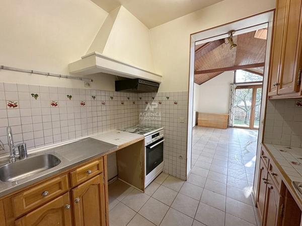 CHAVILLE - Parc Fourchon - Agréable maison de 7 pièces, 4 chambres, et jardin verdoyant €819 000 ** - Référence 647-C