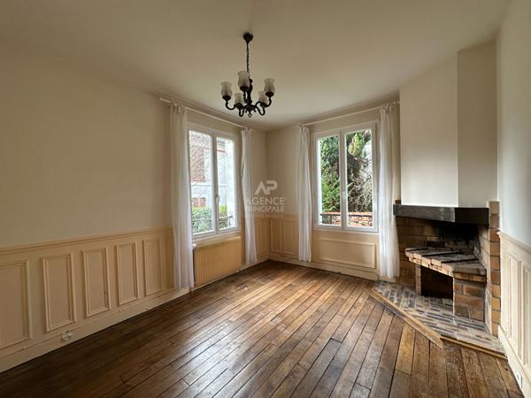 CHAVILLE - Parc Fourchon - Agréable maison de 7 pièces, 4 chambres, et jardin verdoyant €819 000 ** - Référence 647-C