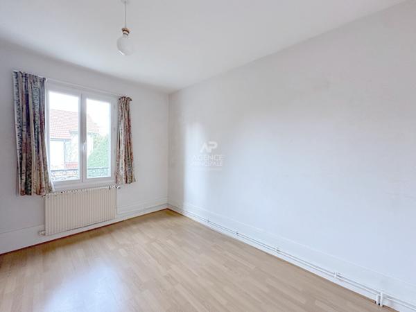 CHAVILLE - Parc Fourchon - Agréable maison de 7 pièces, 4 chambres, et jardin verdoyant €819 000 ** - Référence 647-C